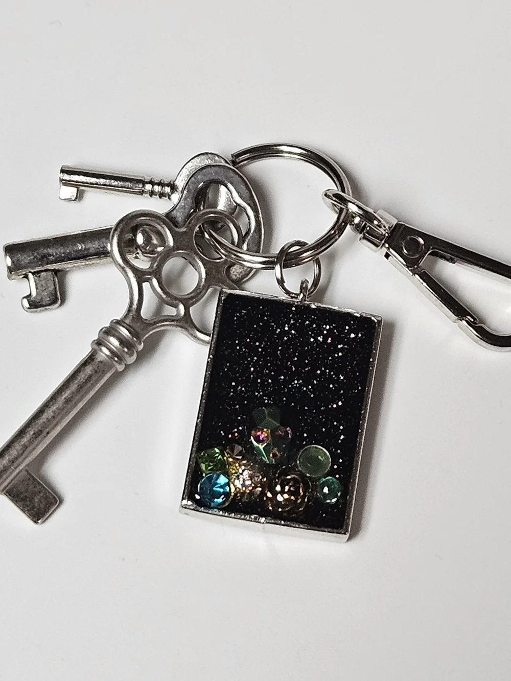 Romantic Gothic Skull And Crystal Accent Keychain Bag Charm